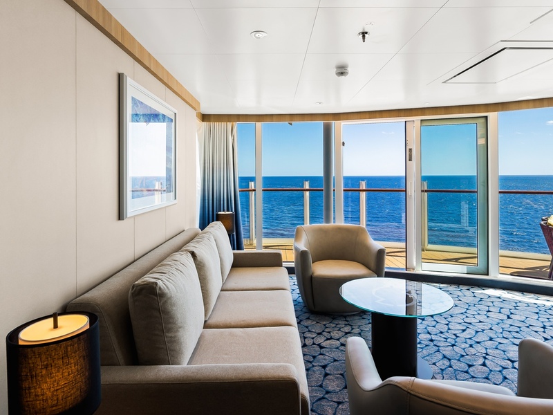 Spacious AquaTheater Suite - 1 Bedroom